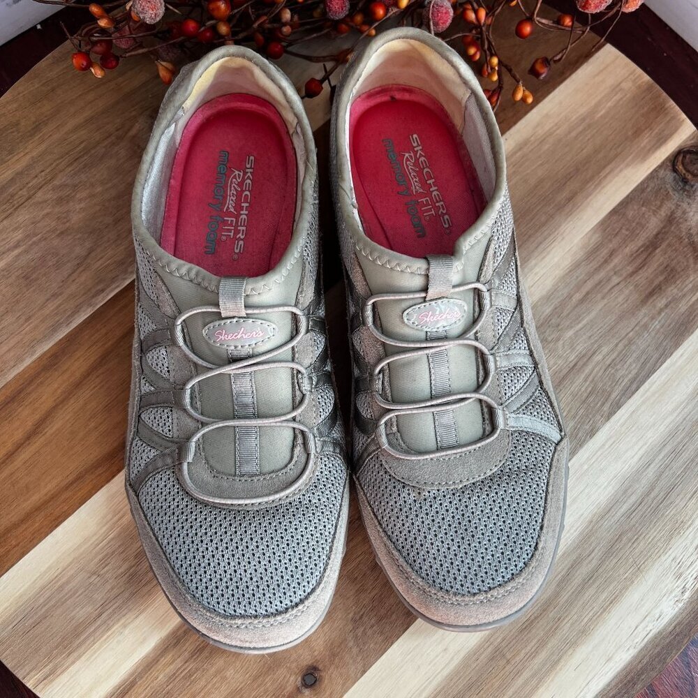 SKECHERS Womens 22463 Slip On Casual Comfort Active Shoe Sz 9.5 Taupe Suede - Picture 3 of 12
